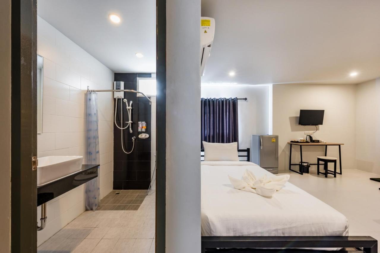 Phuket Marine Poshtel - Sha Plus シャロン エクステリア 写真