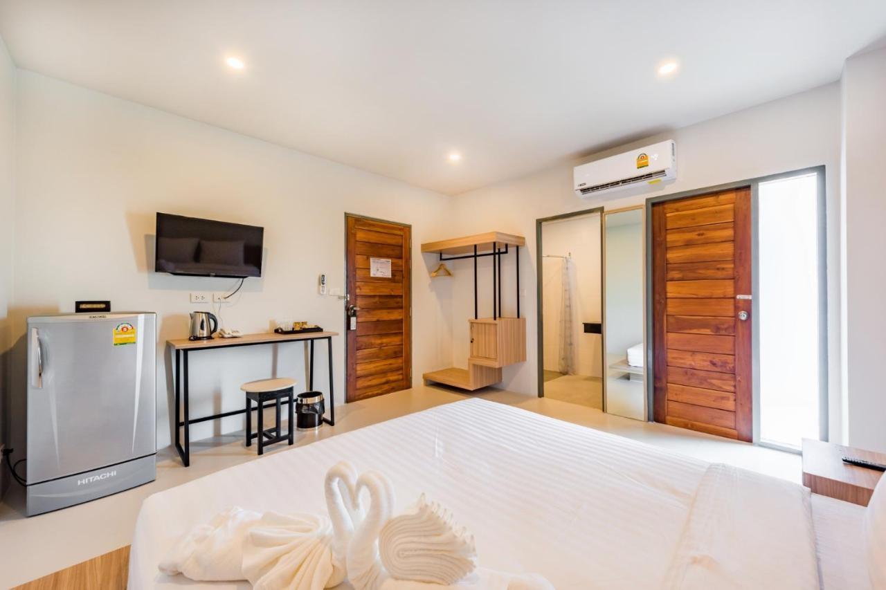 Phuket Marine Poshtel - Sha Plus シャロン エクステリア 写真